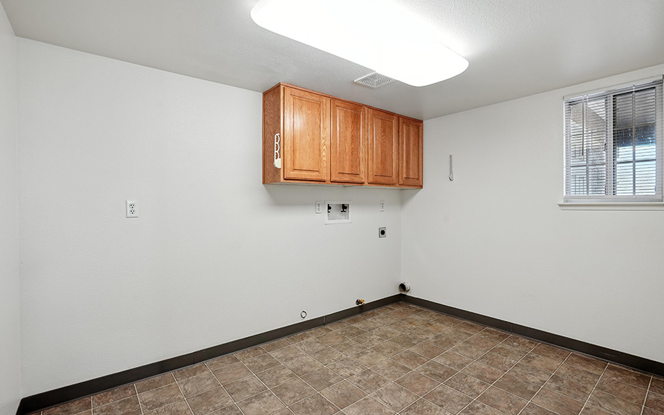 Castle Terrace laundry room
